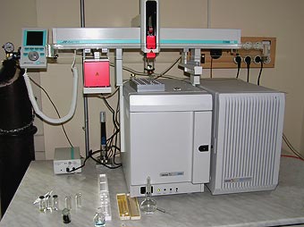 Installation on the base of Varian Saturn